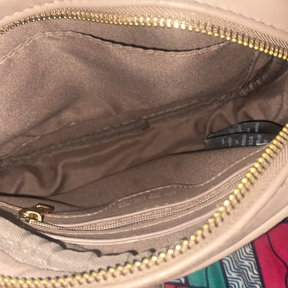 Bebe like new crossbody small Tan chain strap - Picture 4 of 4